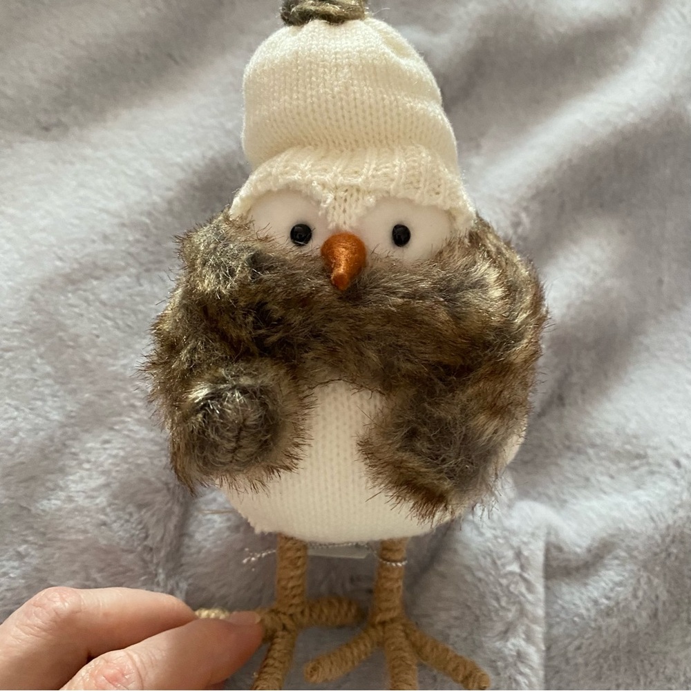 Target 2017 Wondershop Sierra white hat &brown fur scarf winter bird